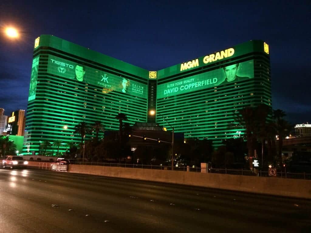 Belyst byggnad MGM Grand.