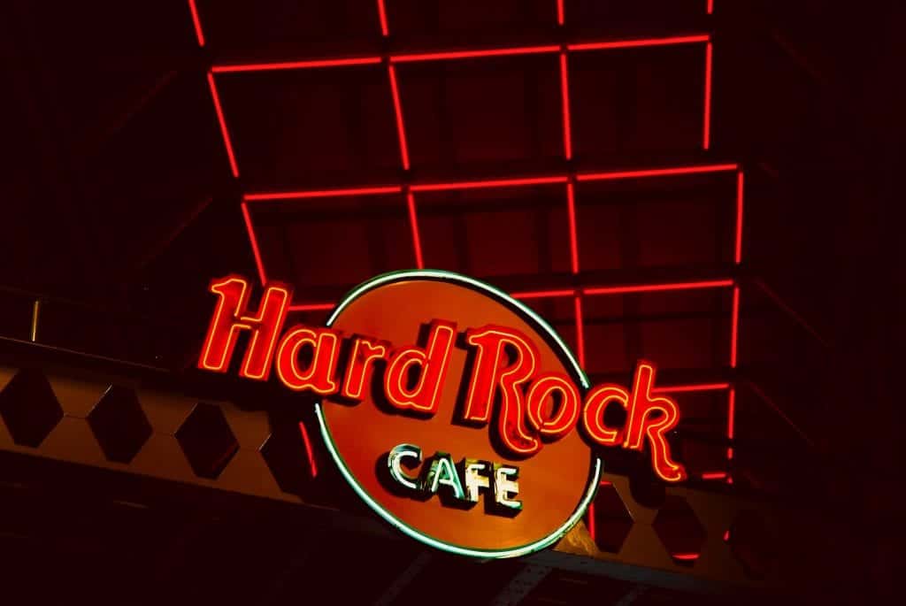 Logotyp för hard rock cafe.