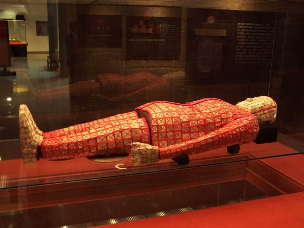 Mumifierad kista i museum.