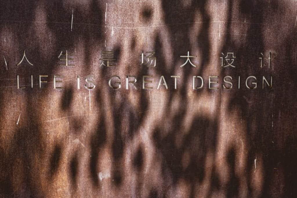 Graverad text kinesiska.