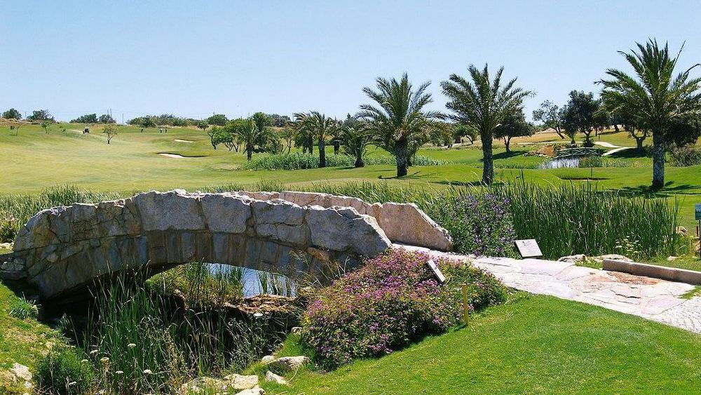 Abridge combining two platforms at Boavista Golf & Spa Resort.