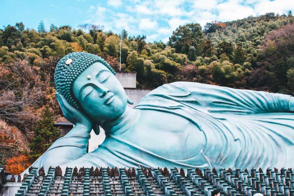 Stor liggande Buddha.