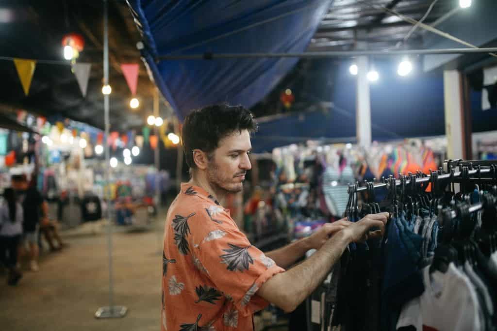 Shoppar kläder marknad