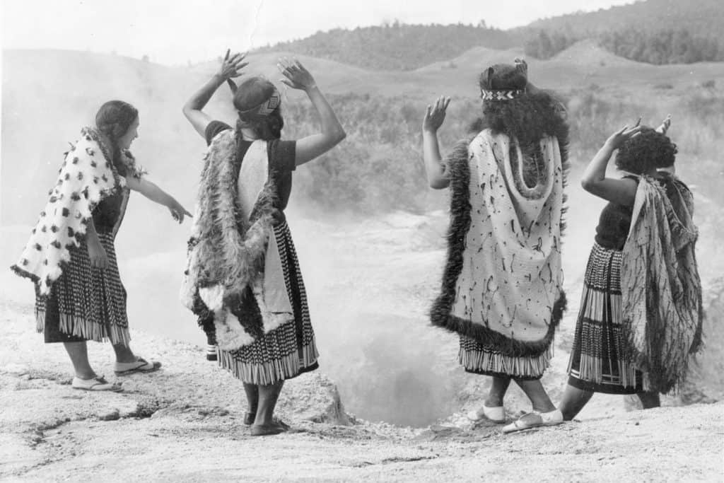 Maori folk dansar.